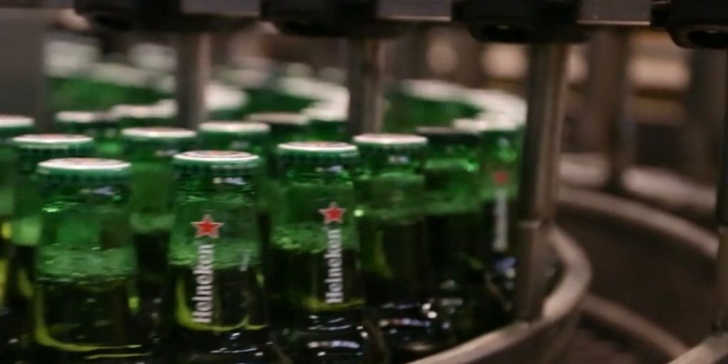 operarios trabajar fabrica heineken