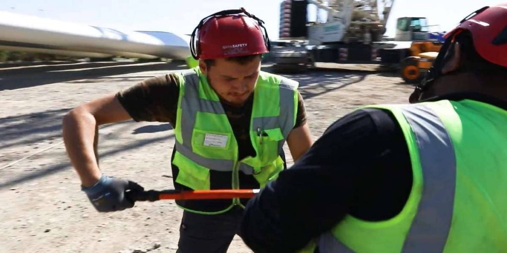 contratar trabajadores