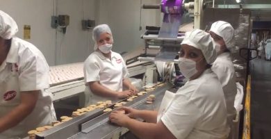 trabajar fabrica galletas cuetara