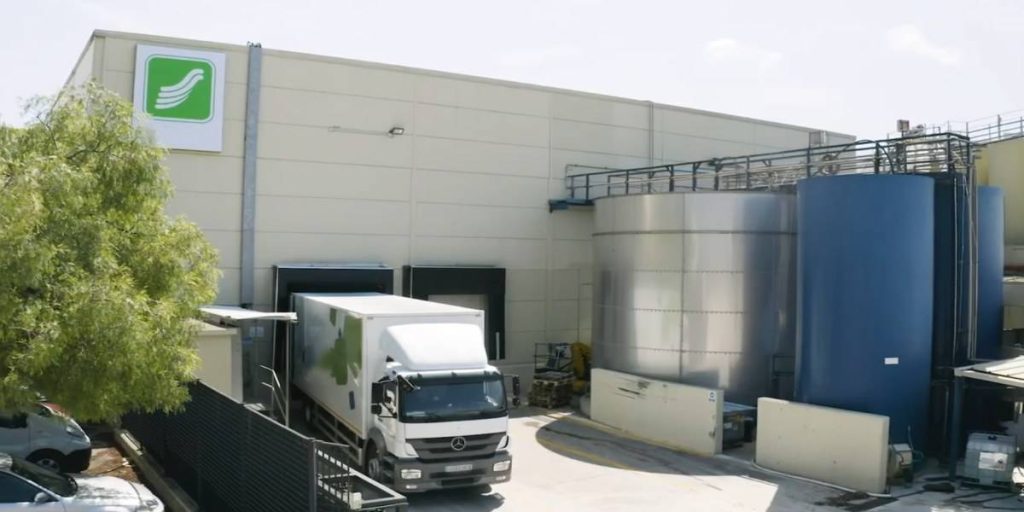 operario trabajo fabrica maverick
