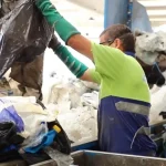 operario trabajo fabrica reciclaje Madrid