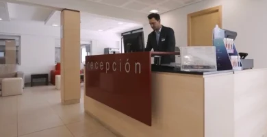 trabajar recepcion hotel