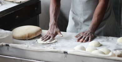 Trabajar en fábrica de pan