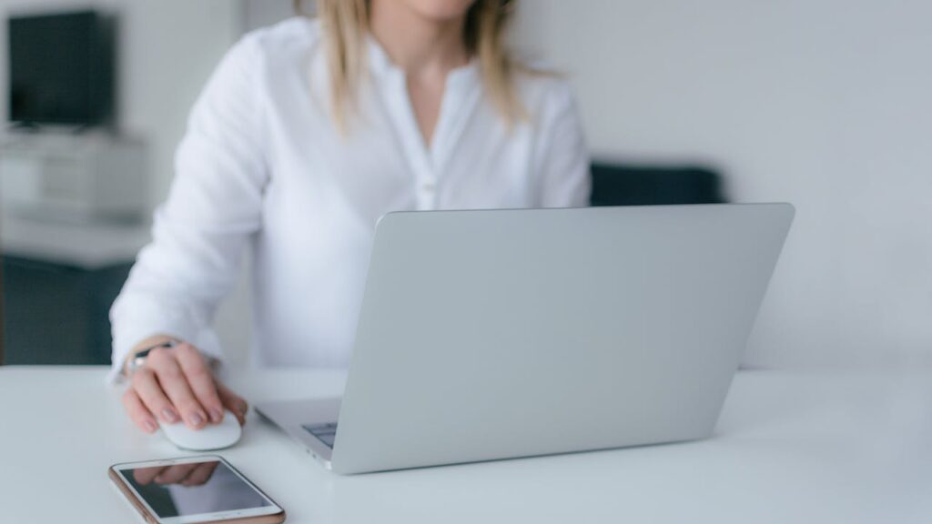 Cómo redactar un correo para enviar tu CV