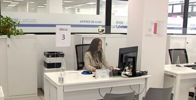 cobrar el paro y sueldo al mismo tiempo