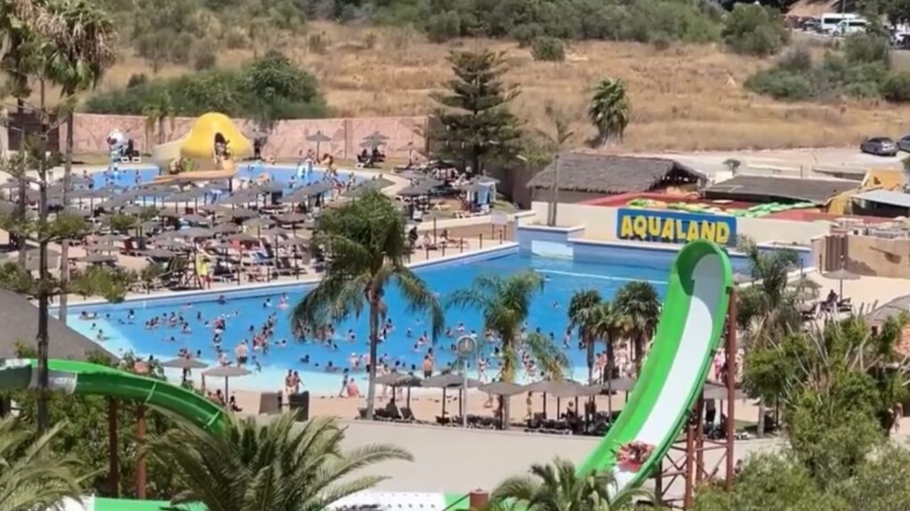 trabajo en parque acuático de Aqualand